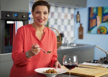 Επιστρέφει στη δημόσια τηλεόραση των ΗΠΑ το «Ελληνικό Τραπέζι»