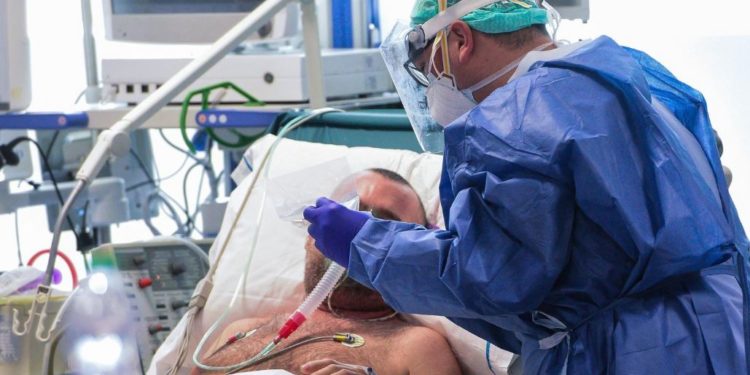 Covid-19: Πάνω από 4 εκατομμύρια παγκοσμίως τα κρούσματα της πανδημίας