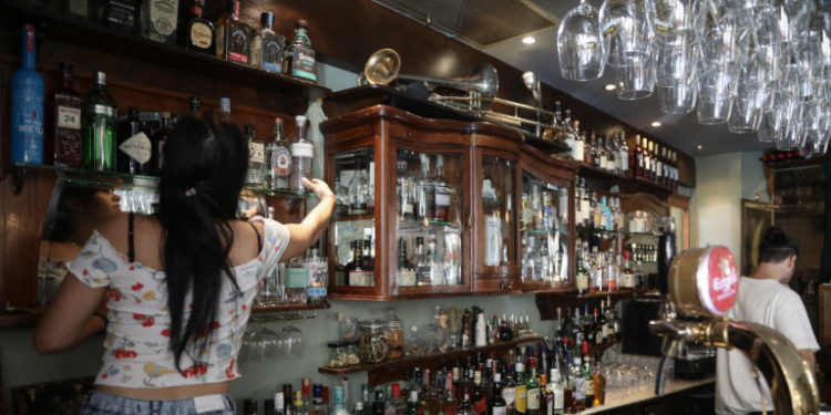 Ανοίγουν και οι εσωτερικοί χώροι το πρώτο 15θήμερο του Ιουνίου