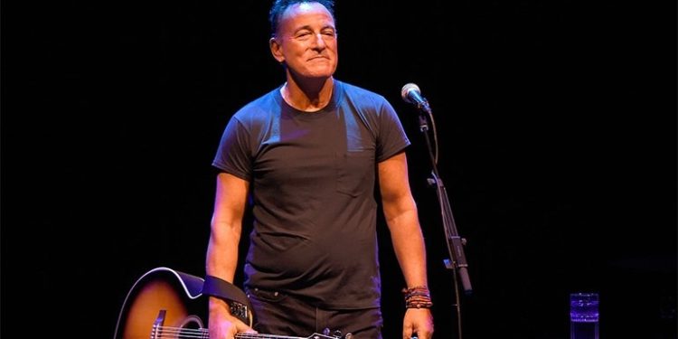 Ο Μπρους Σπρίνγκστιν και το «Streets of Philadelphia», από το 1999 [Video]