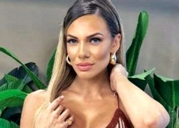 Η Ιωάννα Μαλέσκου έσβησε τις «καυτές» της φωτογραφίες και… υπέγραψε με τον ΣΚΑΪ  [Video]