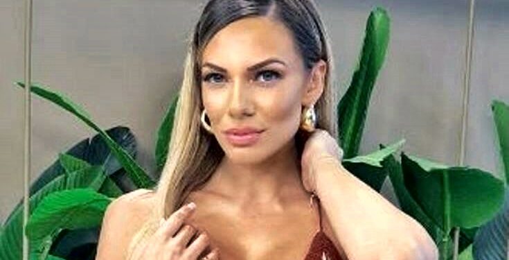 Η Ιωάννα Μαλέσκου έσβησε τις «καυτές» της φωτογραφίες και… υπέγραψε με τον ΣΚΑΪ  [Video]