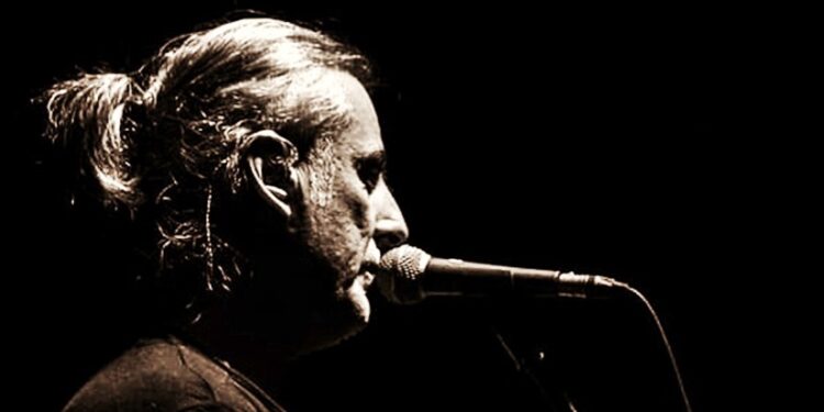 Στη «Σφίγγα» ο Φίλιππος Πλιάτσικας δύο Κυριακές του Μάρτη