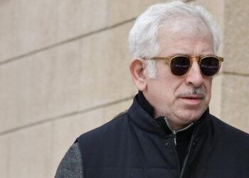 Παρόν ο Πέτρος Φιλιππίδης στην πολύκροτη δίκη του που ξεκινά σήμερα