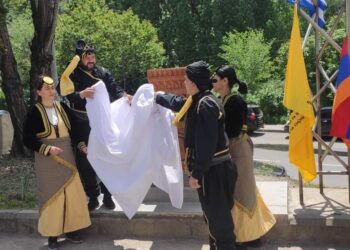 Μνημείο για τη γενοκτονία  Αρμενίων και Ελλήνων στο Αλαβερτνί της Αρμενίας