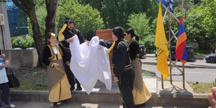 Μνημείο για τη γενοκτονία  Αρμενίων και Ελλήνων στο Αλαβερτνί της Αρμενίας