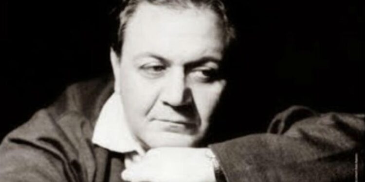 Μια Ελλάδα γεμάτη Μάνο Χατζιδάκι