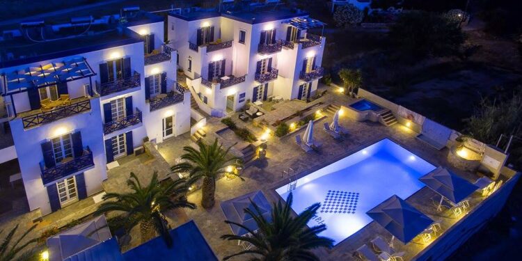 Ζήστε μια εξαιρετική εμπειρία στο Hotel Remvi Syros