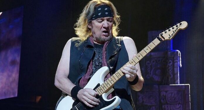 Ο Adrian Smith των Iron Maiden χαλαρώνει στα γαλανά νερά της Ελλάδας (Αποκλειστικό )