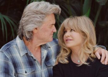 Τις διακοπές τους στην καταπράσινη Σκιάθο απολαμβάνουν και φέτος ο Κερτ Ράσελ με την Γκολντι Χον.