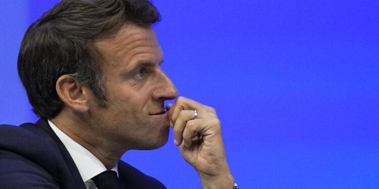 Εμανουέλ Μακρόν – Αποκαλύψεις που καίνε τον Γάλλο πρόεδρο