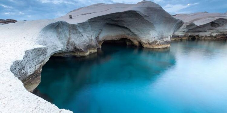 Ταξιδεύουμε στη μαγευτική Μήλο σε μια μοναδική περιήγηση με καλεσμένους και πλούσια δώρα!