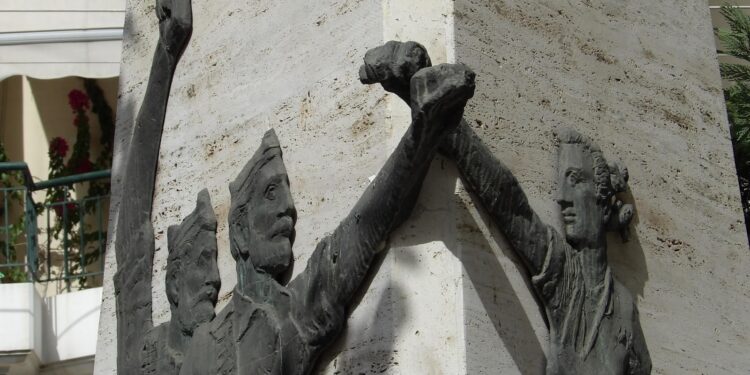 Σαν σήμερα: 29 Σεπτεμβρίου – Το Ολοκαύτωμα του Αιγάλεω, μια ακόμη ατιμώρητη σφαγή αθώων