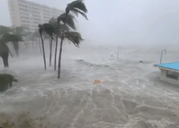 Ο κυκλώνας Ίαν χτυπά με μανία τη Φλόριντα: Eικόνες ασύλληπτης καταστροφής