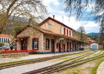 Το Comfuzio 24 Radio και το Hellas Week μας ταξιδεύουν σήμερα στις 18:00 το απόγευμα στα Καλάβρυτα όπου εκεί θα μας ανεβάσει στον Χελμό, στα Σπήλαια Λιμνών!  Μια μοναδική περιήγηση με καλεσμένους και πλούσια δώρα!