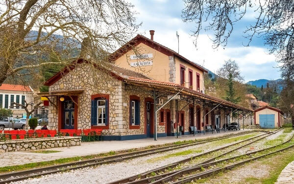 Το Comfuzio 24 Radio και το Hellas Week μας ταξιδεύουν σήμερα στις 18:00 το απόγευμα στα Καλάβρυτα όπου εκεί θα μας ανεβάσει στον Χελμό, στα Σπήλαια Λιμνών!  Μια μοναδική περιήγηση με καλεσμένους και πλούσια δώρα!