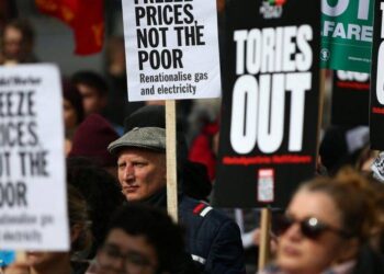 Αγγλία – Γερμανία: Στους δρόμους χιλιάδες πολίτες για την ακρίβεια