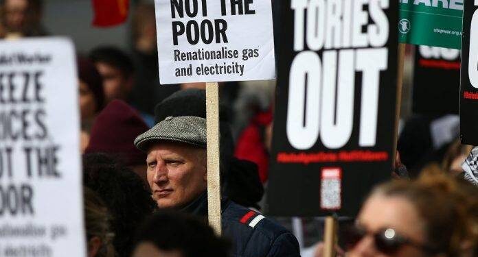 Αγγλία – Γερμανία: Στους δρόμους χιλιάδες πολίτες για την ακρίβεια