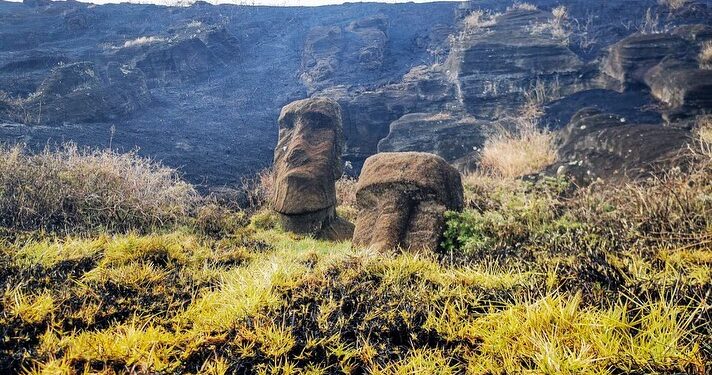 Nησί του Πάσχα: «Ανεπανόρθωτη» ζημιά στα διάσημα πέτρινα αγάλματα μετά από φωτιά