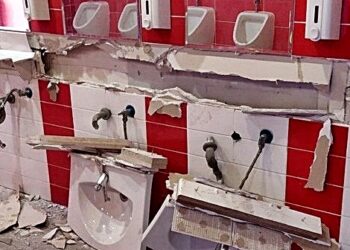 Αγανακτισμένοι «φίλαθλοι» του Ολυμπιακού γκρέμισαν τις τουαλέτες του «Γ. Καραϊσκάκης» μετά την ήττα από τον ΠΑΟΚ