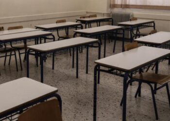 ΕΛΜΕ Πειραιά: Συνεργεία του ΔΕΔΔΗΕ απειλούν σχολεία με διακοπή ρεύματος