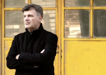 Ανακοίνωση του Φοίβου Δεληβοριά για την εμφάνισή του μετά την τραγωδία στα Τέμπη